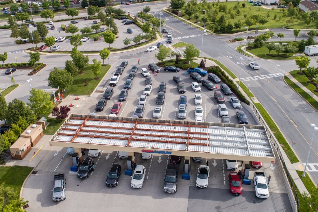 Aerial high-angle view of cars lined up for gas