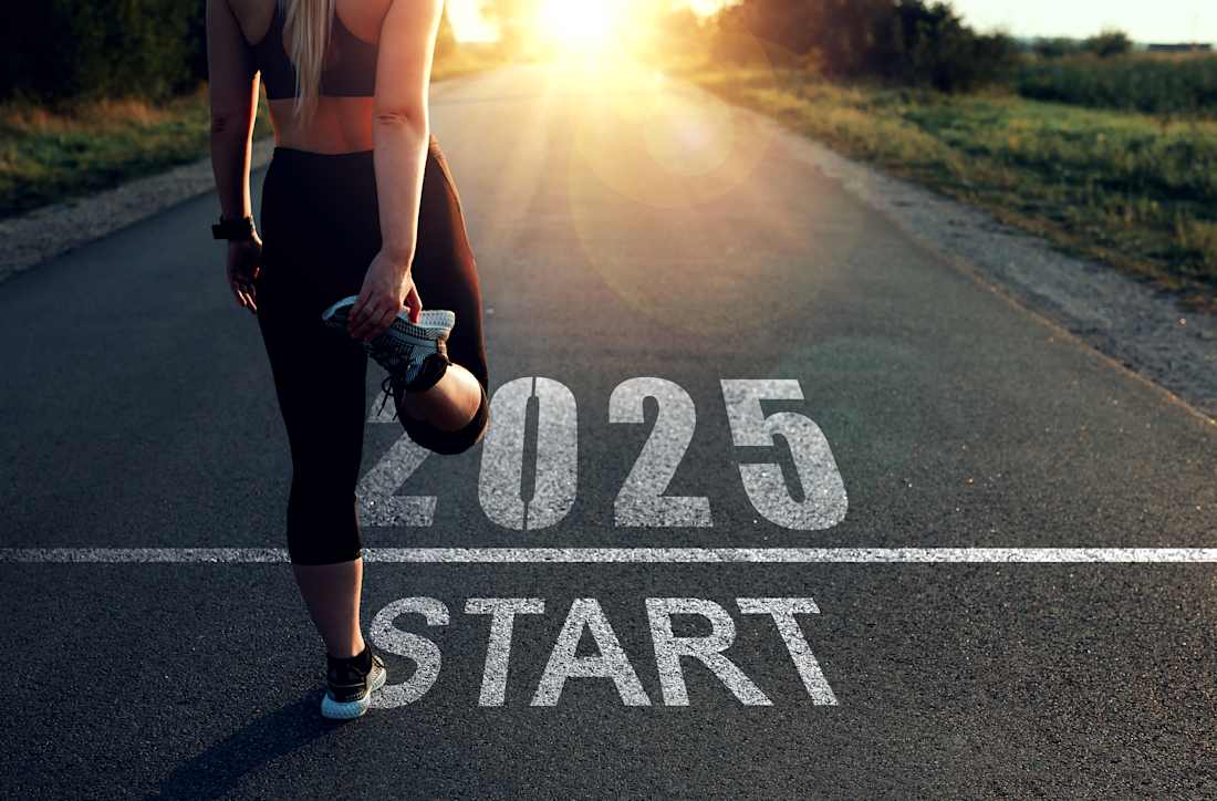 runner starting a 2025 course